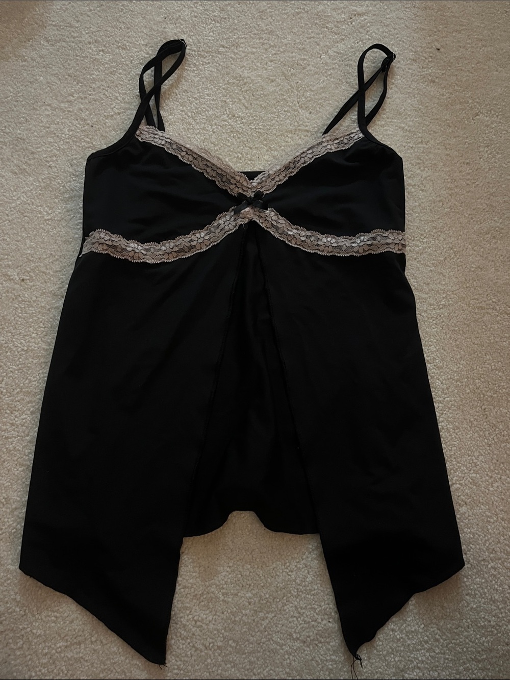 Edikted Black Lace-Trim going out Top